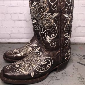 Cowboy boots with glitter inlay